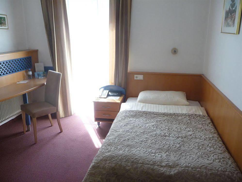 Hotel Geyer Klagenfurt am Woerthersee Bagian luar foto