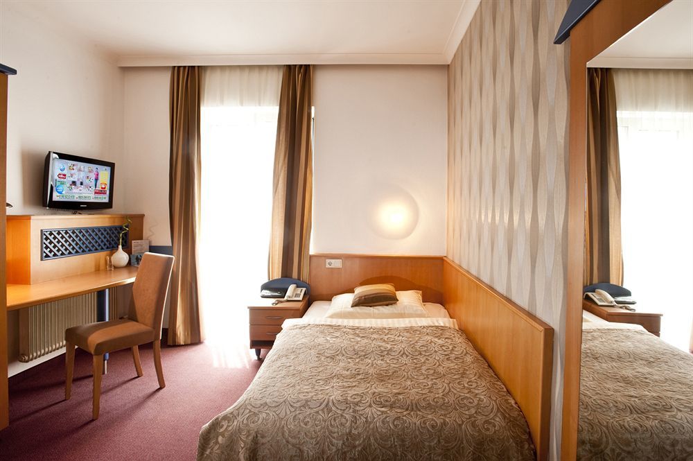 Hotel Geyer Klagenfurt am Woerthersee Bagian luar foto